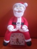 papai noel sentado no relogio
